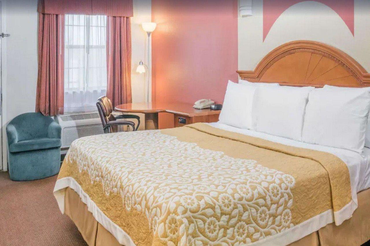 Days Inn By Wyndham Bastrop Eksteriør billede