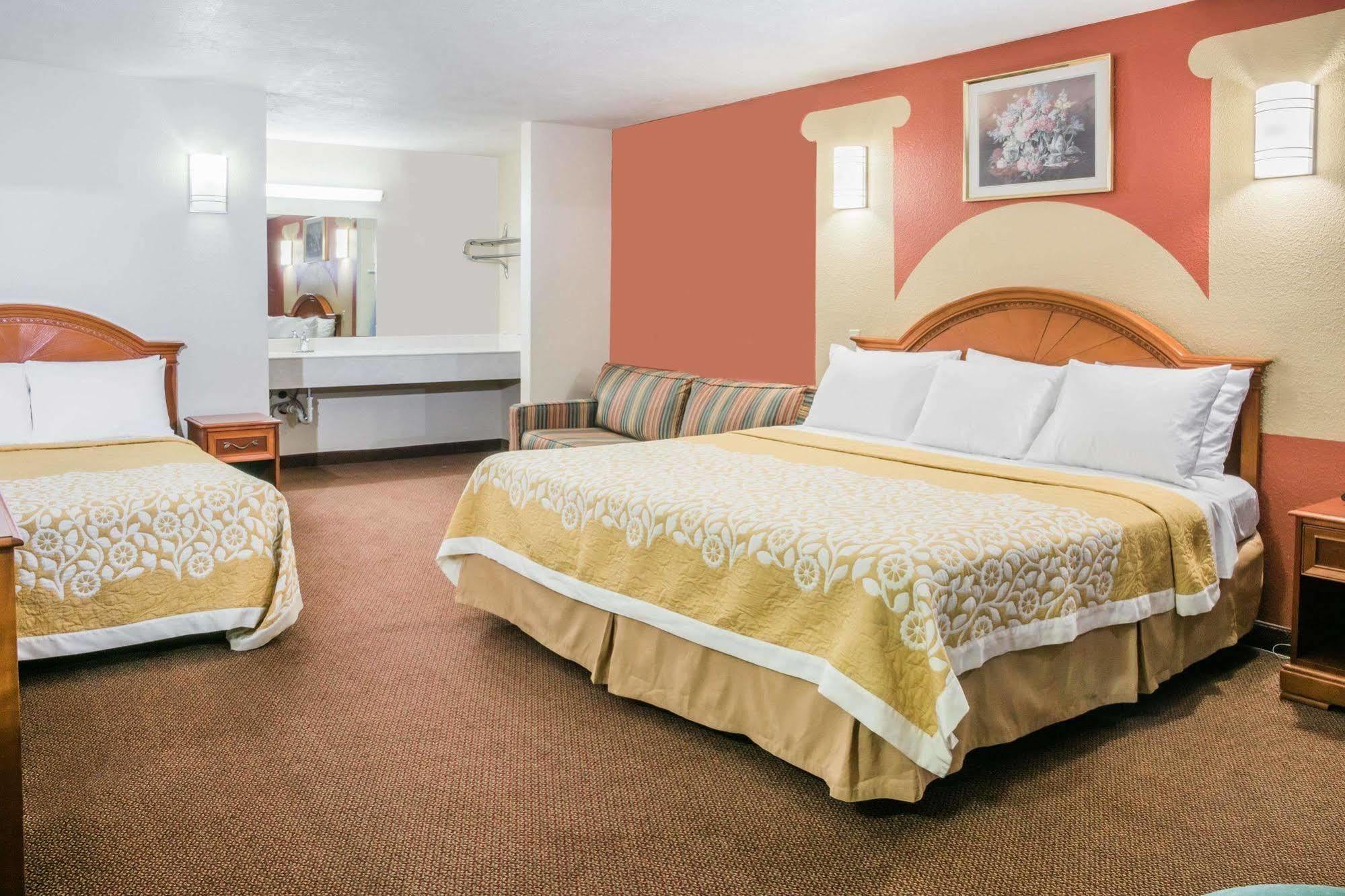 Days Inn By Wyndham Bastrop Eksteriør billede